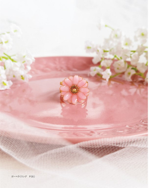 Pretty Floral Accessories Made with Wire and Resin (Tsukiuni) (2025)