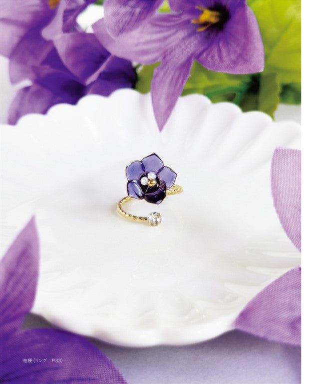 Pretty Floral Accessories Made with Wire and Resin (Tsukiuni) (2025)