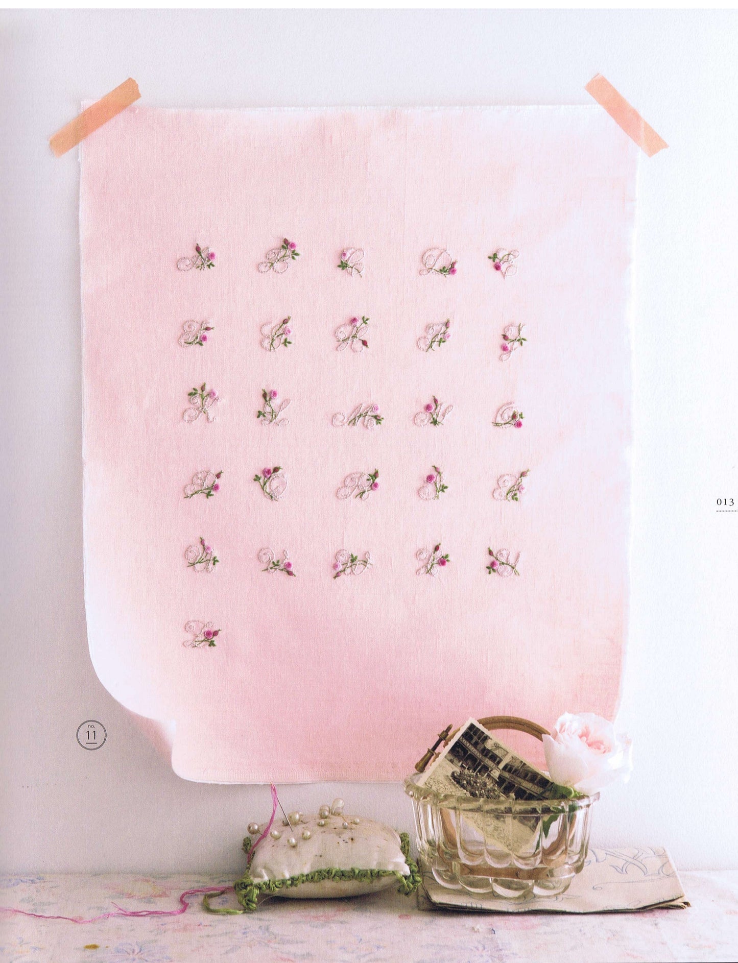 Special Embroidery Accessories 130 Designs from One Point to Sampler (2017)