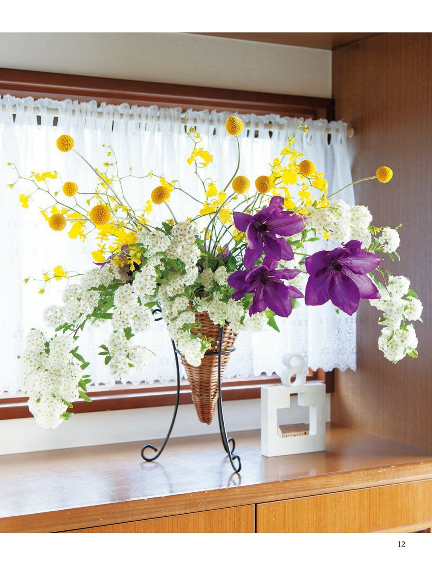 Easy Basics of Ikebana by Reiko Takenaka