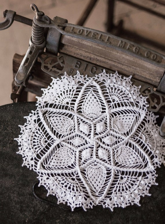 Classic Modern Doily Lace Crochet (Aki Kasashi) (2025)