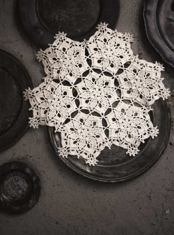 Classic Modern Doily Lace Crochet (Aki Kasashi) (2025)
