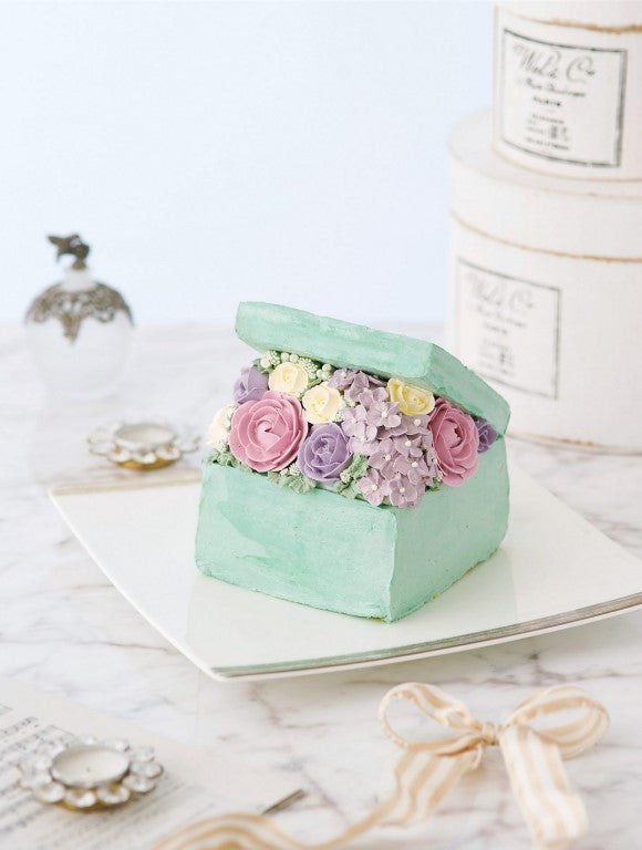Elegant Flower Cake with Buttercream (2017)