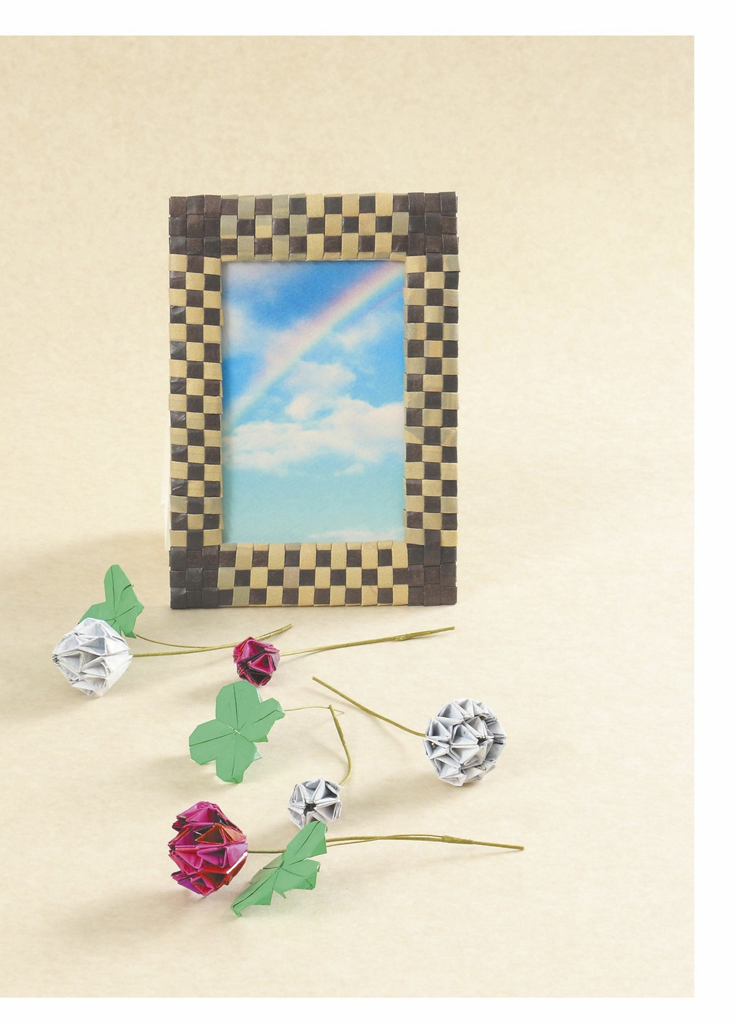 Decorative Accessories From Around The World (Ikuko Aoki) (2016)