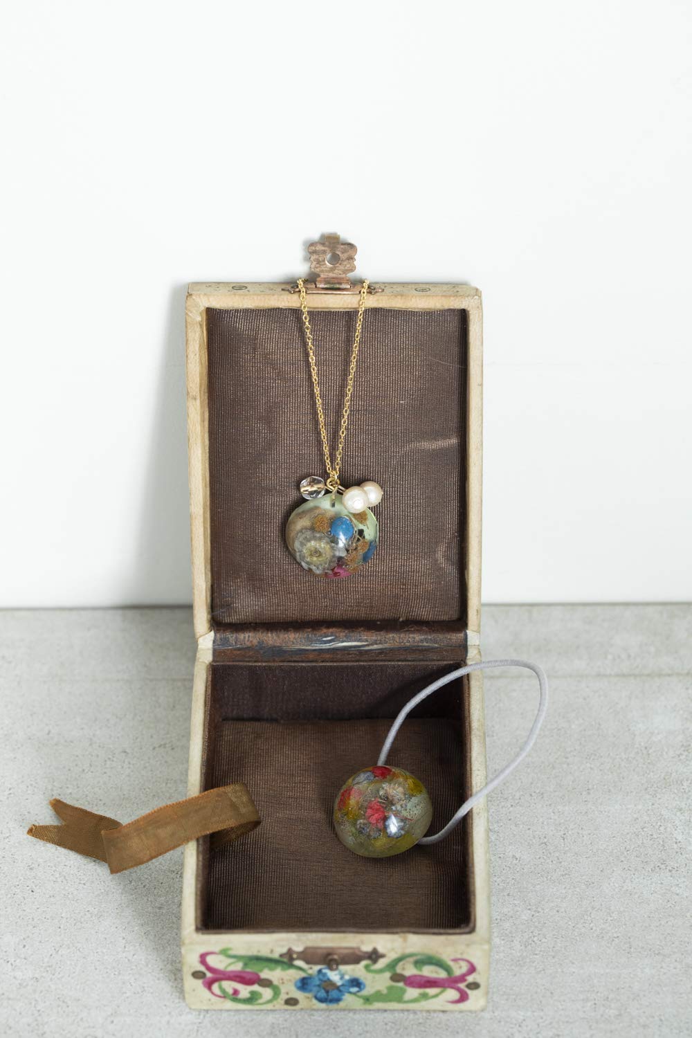 (PREORDER-Delivery in 48hrs) Learn The Basics of Resin Accessories (Heart Warming Life Series) (2020)