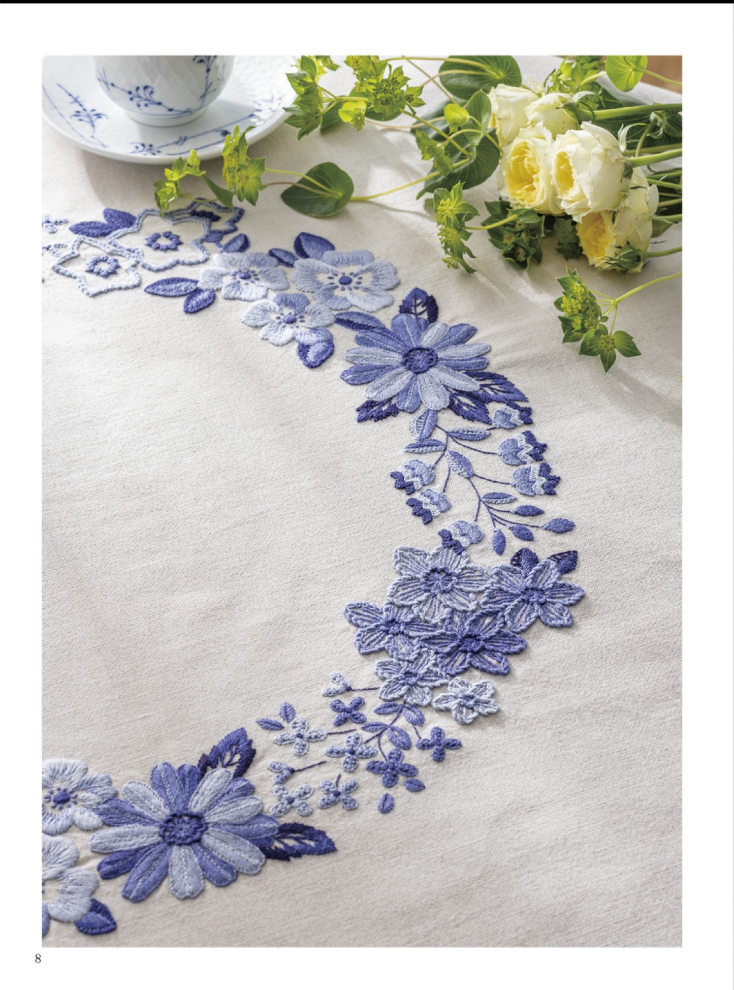 French Embroidery and Designs 162 - Beautiful Stitches that Stand Out With Color (Kaoru Totsuka) (2025)