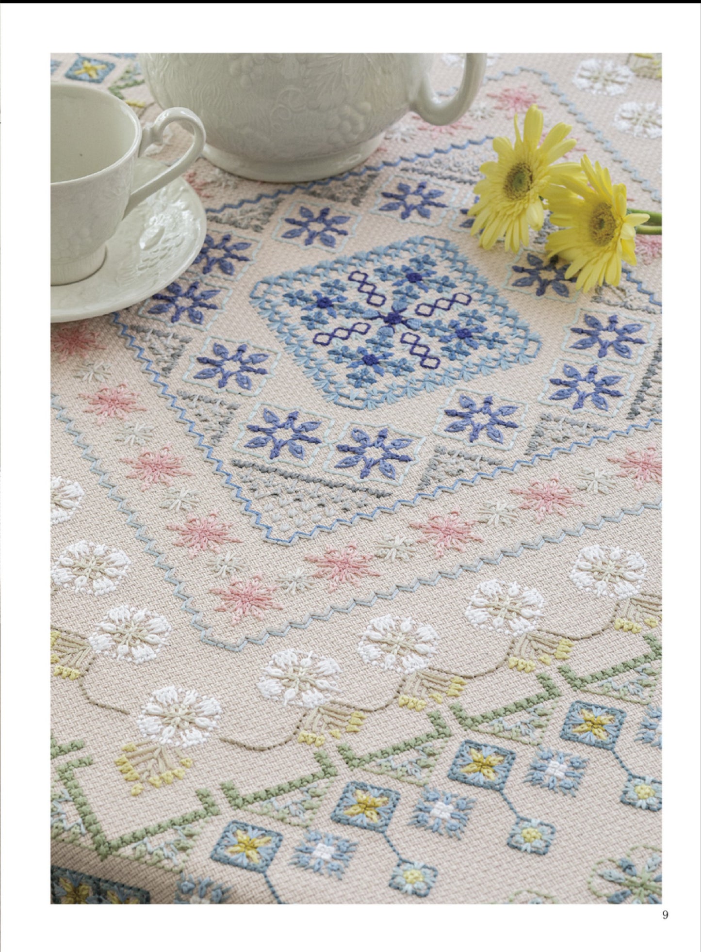 French Embroidery and Designs 158 - Special Feature on Embroidery (Kaoru Totsuka) (2025)
