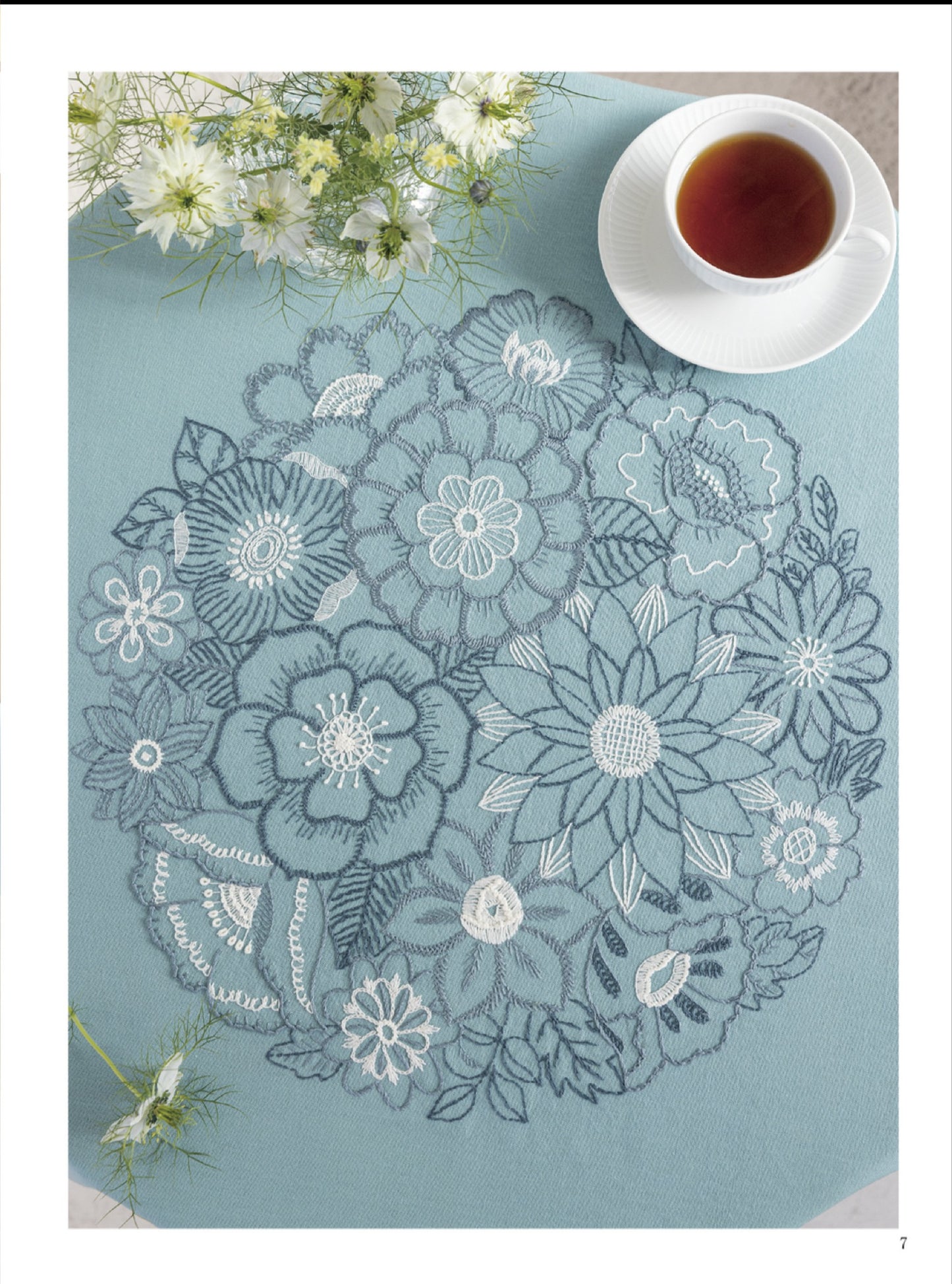 French Embroidery and Designs 162 - Beautiful Stitches that Stand Out With Color (Kaoru Totsuka) (2025)