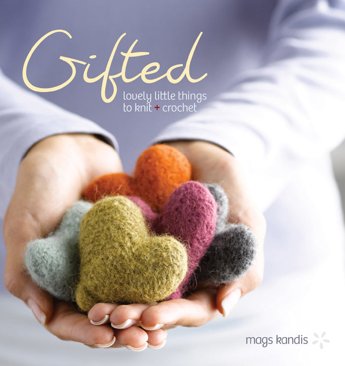 Gifted Lovely Little Things to Knit & Crochet (Mags Kandis)