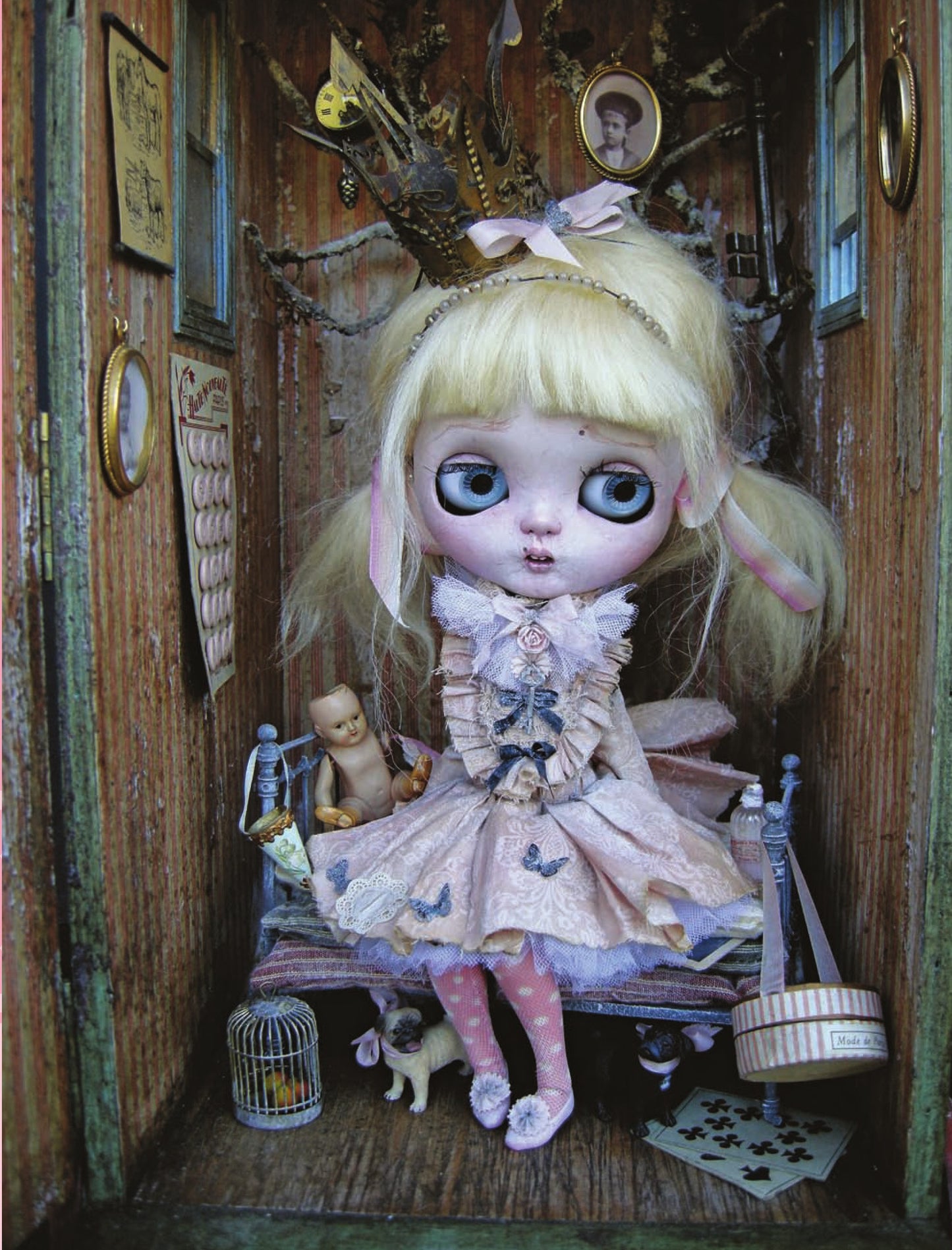 The Doll Scene An International Collection of Crazy, Cool, Custom-Designed Dolls (Louis Bou)