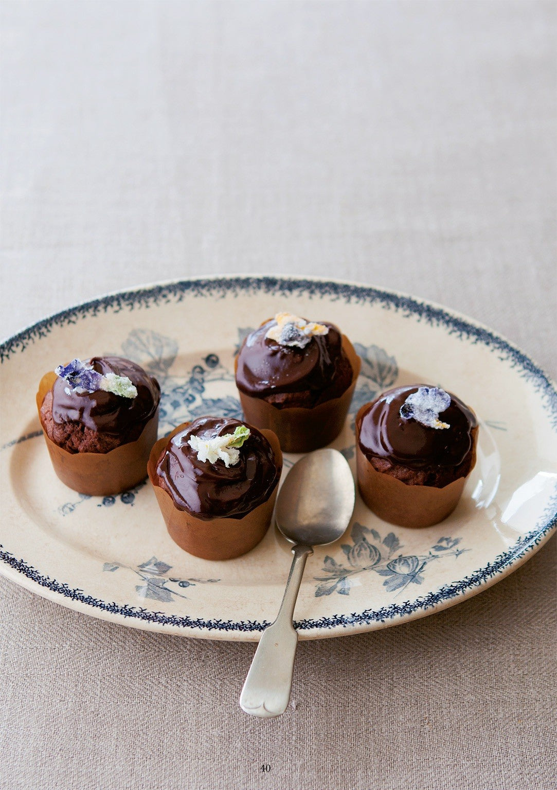 Cute Chocolate Sweets Made from a Single Chocolate Bar