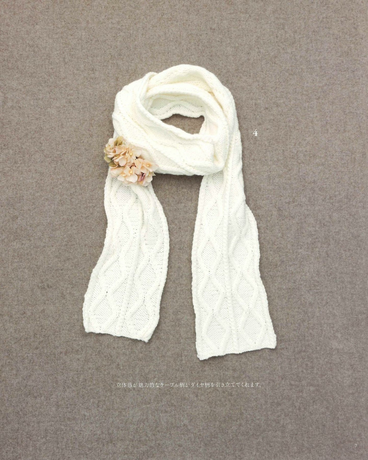 Select Collection Hand-Knitted Scarf Check, Diamond Pattern, Stripe